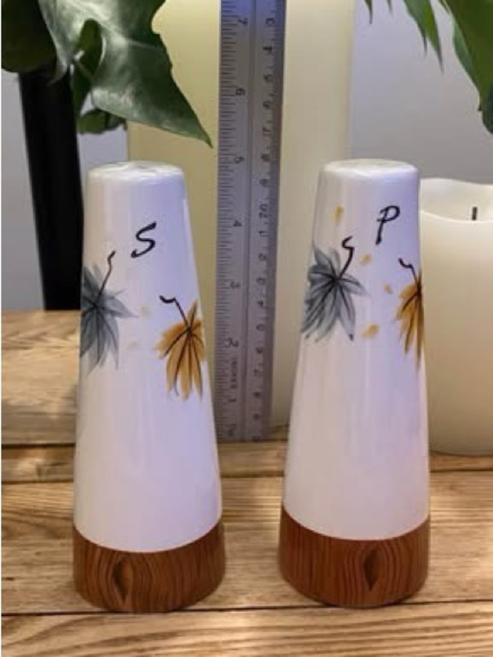 Vintage Japan PY22266 Autumn Leaf Fall Salt and Pepper Shakers